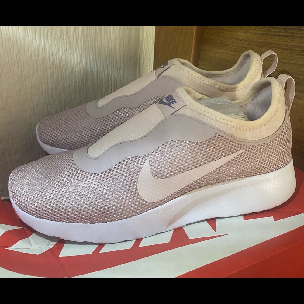 BRAND NEW Nike Tanjun Slip-On Sneakers Sz 6, Nude